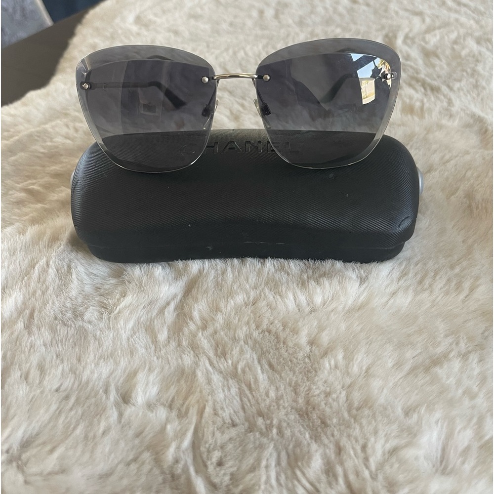 Authentic Chanel Frameless Faceted Smoke gray Sunglasses great condition classic